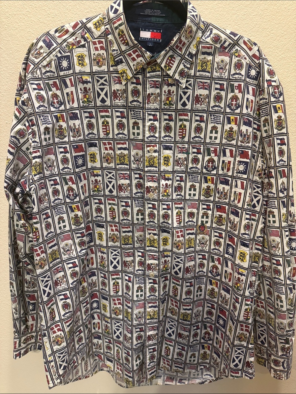 Vintage Tommy Hilfiger Men’s Shirt Size L  Multicolor Crest & Nations Flags